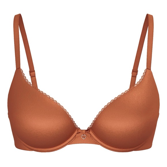 Victoria's Secret Other - New
BODY BY VICTORIA
Lightly Lined Full-Coverage Smooth Bra